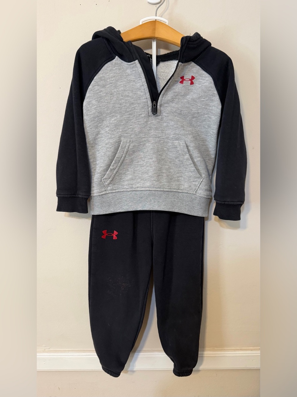 Under Armor | Gray Black & Red Toddler Sweatpants and sweatshirt Set | 2T